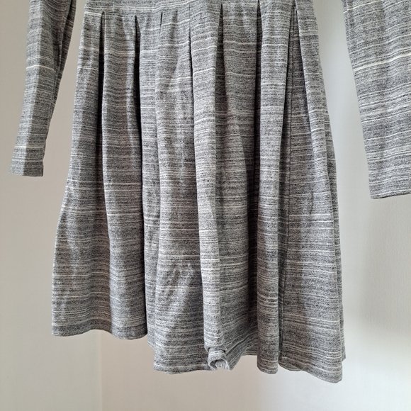 Talula | Grey striped long sleeved pleated dress - Picture 5 of 11